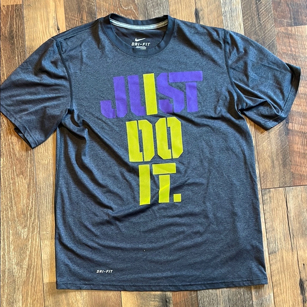 Nike Dri-Fit Just Do It T-Shirt - Men’s Medium